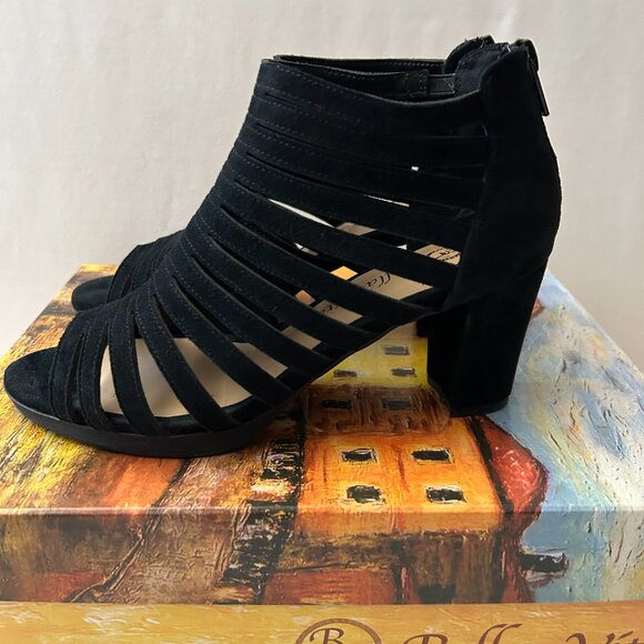 Bella Vita Black Suede Gladiator Open Toe Zip Back Shootie 6W fits like a 7W* - Picture 6 of 12